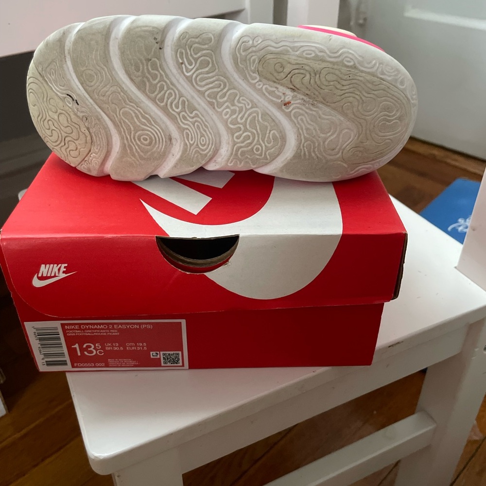 Nike Dynamo Free Kids' Sneakers - Red and White